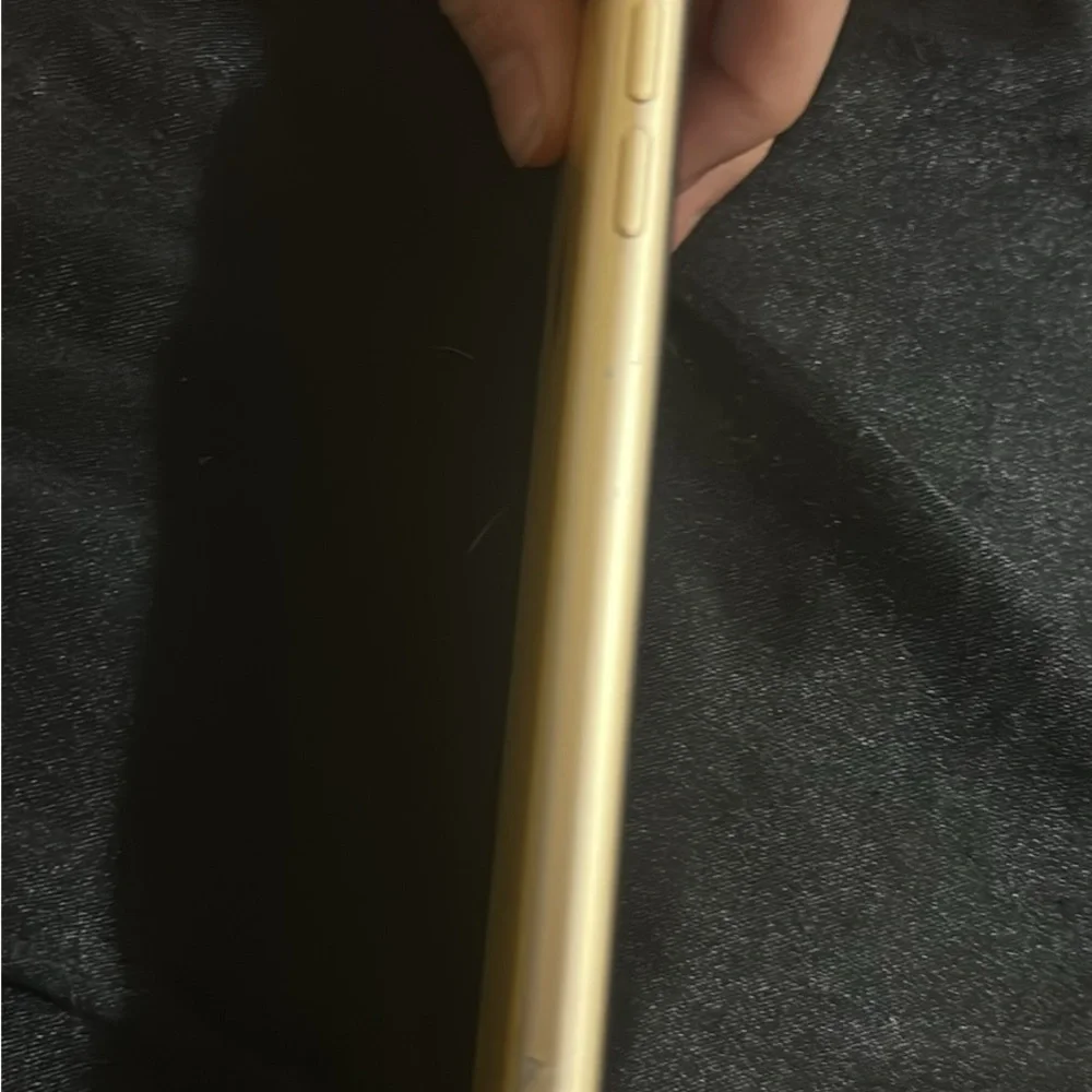iPhone XR (Unlocked) – Works Perfectly – Cracked Screen & Back